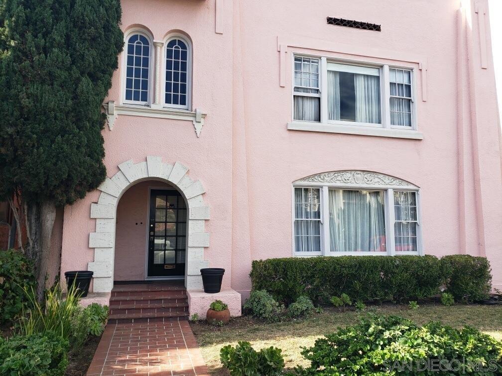 Exterior of residential property at 3418–3420 Park Boulevard in San Diego